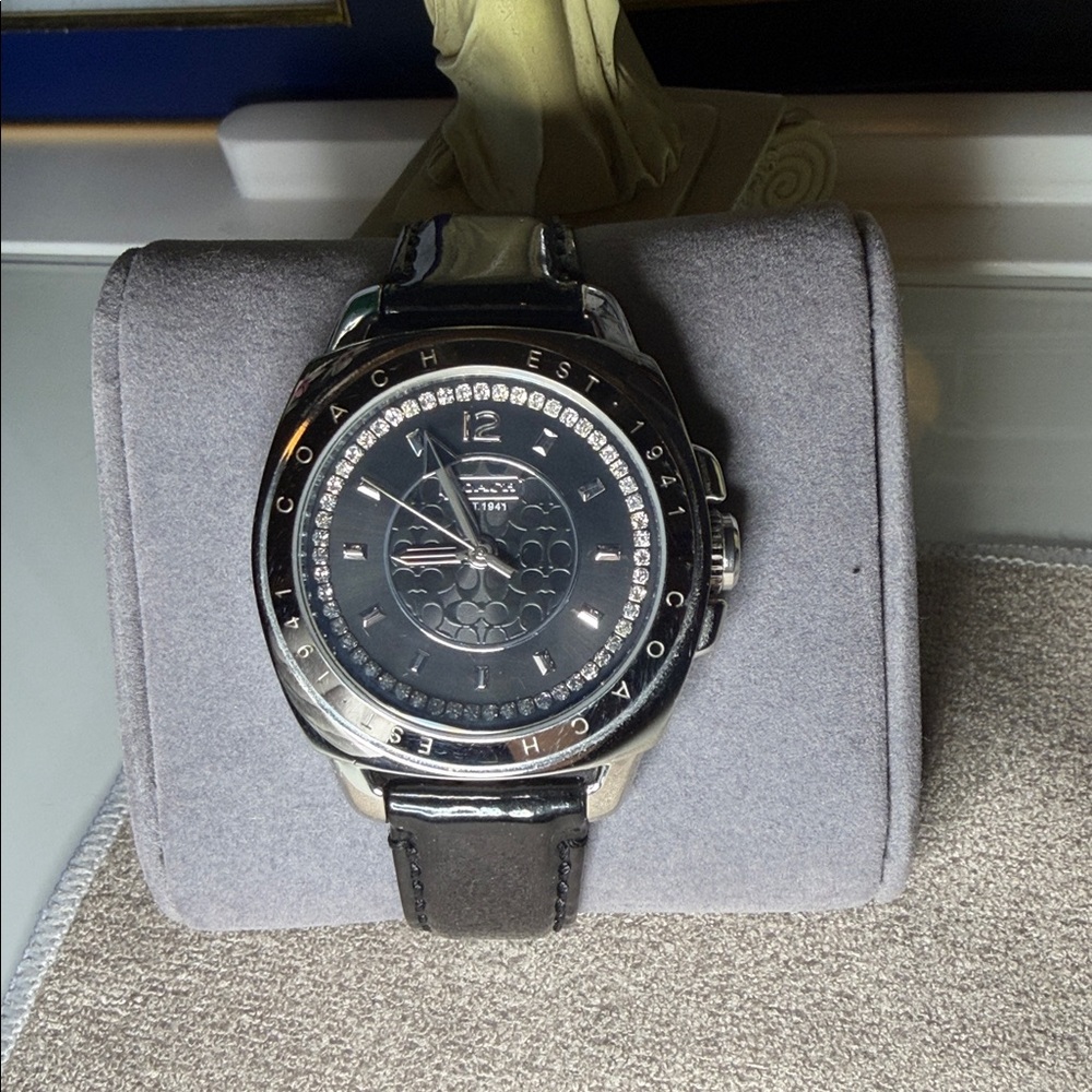 Authentic COACH Black Leather Strap Watch.brand new battery🖤